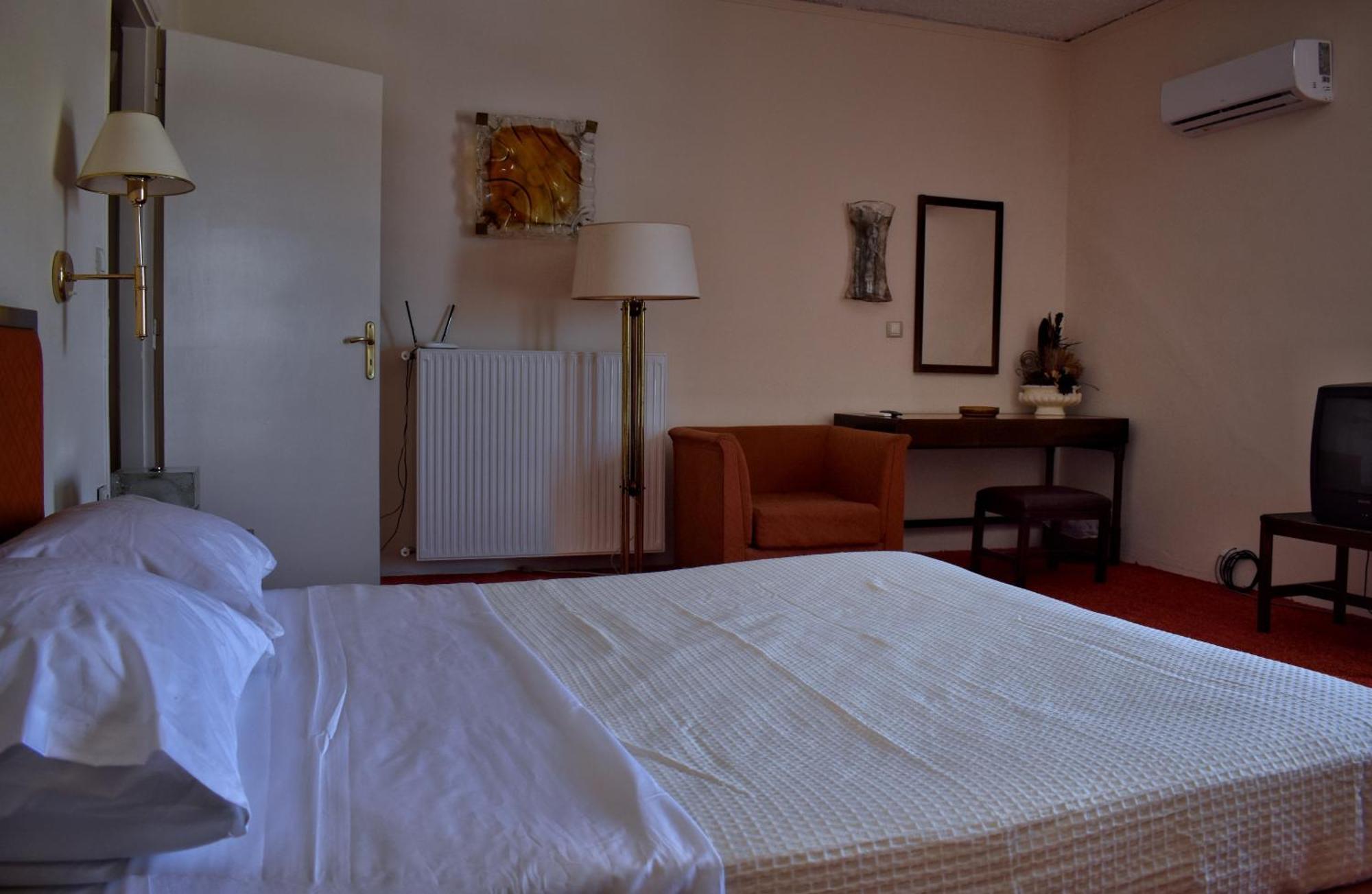 Hotel Theoxenia Meszolóngi Kültér fotó